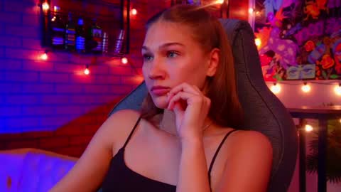 Snapshot of sweety_emilya chatting on 05/07/26, 01:38 Emily online show from 05/07/26, 01:38