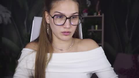 Snapshot of sweety_emilya chatting on 05/19/26, 09:26 Emily online show from 05/19/26, 09:26