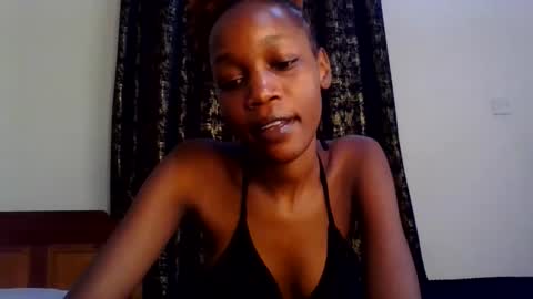 Snapshot of sweety_melanin chatting on 05/26/26, 11:17 Vickky online show from 05/26/26, 11:17