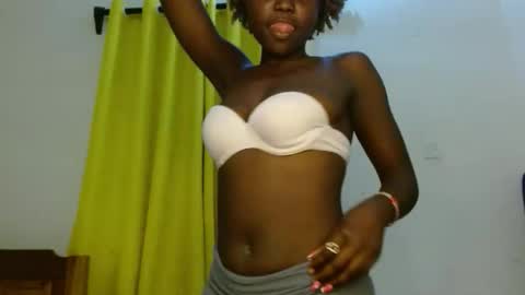 Snapshot of sweety_spixxy chatting on 02/27/26, 03:17 Dolly online show from 02/27/26, 03:17