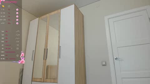 Vikky online show from 02/17/25, 12:43