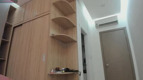 Vikky online show from 12/15/25, 12:15