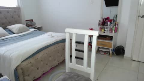 yaya online show from 09/18/25, 02:52