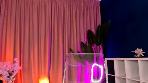 Leya online show from 11/25/25, 05:51