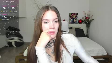 Snapshot of sweetyladiy chatting on 10/13/25, 09:42 Aiza online show from 10/13/25, 09:42