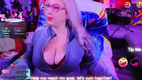 Snapshot of sweetylisahard chatting on 12/05/25, 09:18 Lisa online show from 12/05/25, 09:18