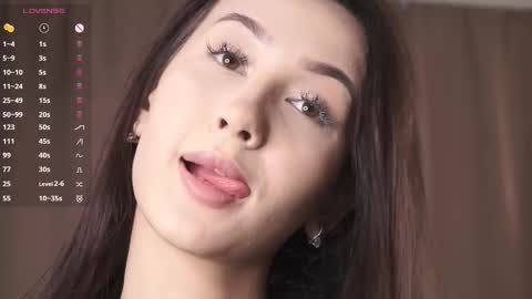 Snapshot of sweetyoops chatting on 09/25/25, 06:50 Astrid online show from 09/25/25, 06:50