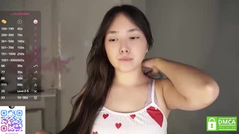 Snapshot of sweetyoops chatting on 10/18/25, 05:54 Astrid online show from 10/18/25, 05:54