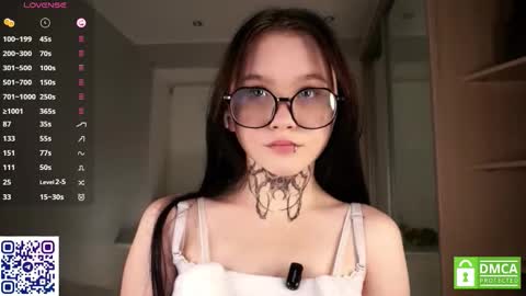 Snapshot of sweetyoops chatting on 11/08/25, 05:34 Astrid online show from 11/08/25, 05:34