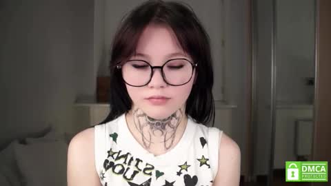 Snapshot of sweetyoops chatting on 12/01/25, 07:52 Astrid online show from 12/01/25, 07:52