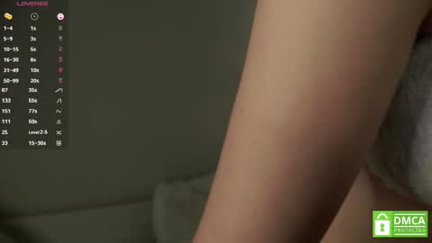 Snapshot of sweetyoops chatting on 12/17/25, 09:21 Astrid online show from 12/17/25, 09:21