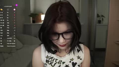 Snapshot of sweetyoops chatting on 01/06/26, 06:22 Astrid online show from 01/06/26, 06:22