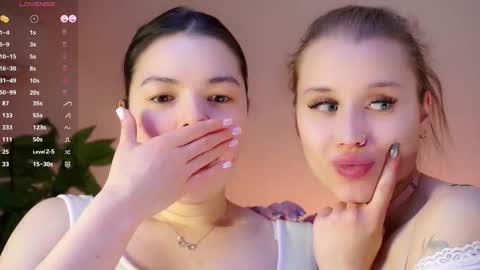 Snapshot of sweetyoops chatting on 02/19/26, 07:26 Astrid online show from 02/19/26, 07:26