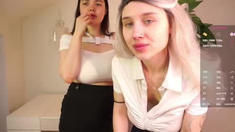 Snapshot of sweetyoops chatting on 03/31/26, 07:53 Astrid online show from 03/31/26, 07:53