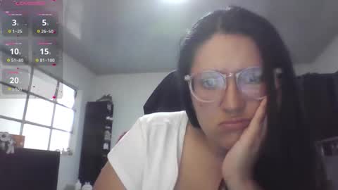 Snapshot of sweetyypeach chatting on 10/24/25, 08:49 sweetyypeach online show from 10/24/25, 08:49