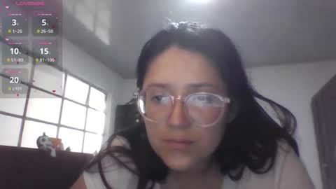 Snapshot of sweetyypeach chatting on 10/25/25, 03:51 sweetyypeach online show from 10/25/25, 03:51