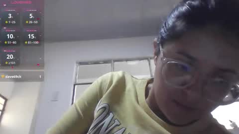 Snapshot of sweetyypeach chatting on 10/26/25, 04:02 sweetyypeach online show from 10/26/25, 04:02