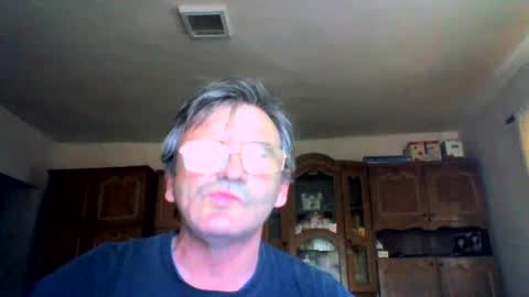 Snapshot of swergiu333 chatting on 04/28/26, 06:18 Raymond online show from 04/28/26, 06:18