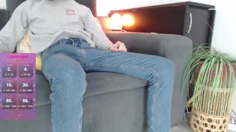 Snapshot of swetlittleboy4u chatting on 12/12/24, 12:55 SwetLittleBoy4u online show from 12/12/24, 12:55