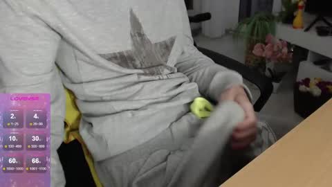 Snapshot of swetlittleboy4u chatting on 12/19/24, 05:40 SwetLittleBoy4u online show from 12/19/24, 05:40