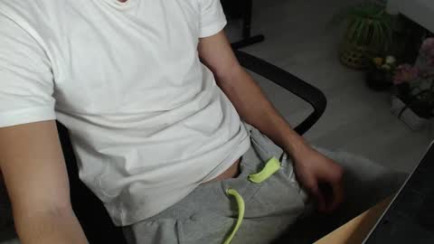 Snapshot of swetlittleboy4u chatting on 09/25/25, 05:38 SwetLittleBoy4u online show from 09/25/25, 05:38