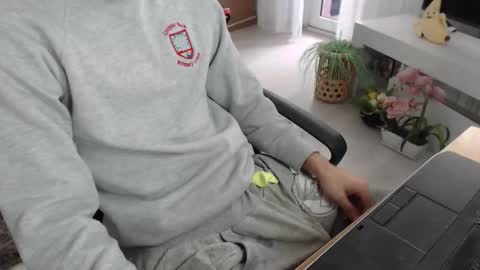 Snapshot of swetlittleboy4u chatting on 09/30/25, 09:14 SwetLittleBoy4u online show from 09/30/25, 09:14