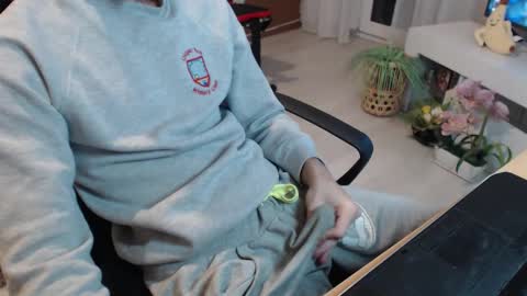 Snapshot of swetlittleboy4u chatting on 10/01/25, 06:03 SwetLittleBoy4u online show from 10/01/25, 06:03