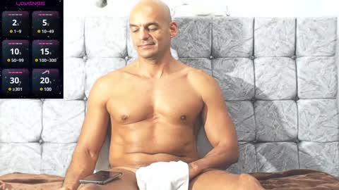 Snapshot of swimmer_summer chatting on 12/17/24, 11:38 ------- Hi Im Willy follow me do not forget to put the thumb up online show from 12/17/24, 11:38