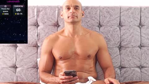 Snapshot of swimmer_summer chatting on 01/27/25, 03:07 ------- Hi Im Willy follow me do not forget to put the thumb up online show from 01/27/25, 03:07