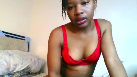 Snapshot of swit_candy chatting on 06/19/26, 06:34 Candy online show from 06/19/26, 06:34