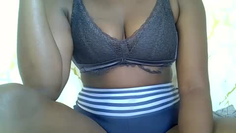 Snapshot of swt_lov chatting on 10/11/25, 12:15 swt_lov online show from 10/11/25, 12:15