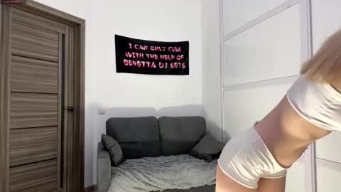 Snapshot of sydneyhackathorn chatting on 02/23/26, 05:10 Mona online show from 02/23/26, 05:10