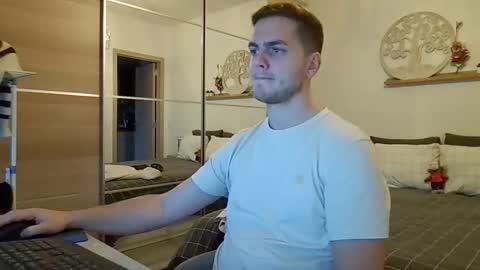 syl092 online show from 12/05/25, 03:52