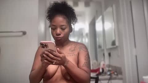 Sylena online show from 10/20/25, 09:15