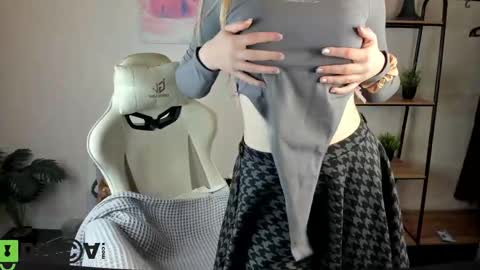 Sylvia online show from 10/15/25, 09:31