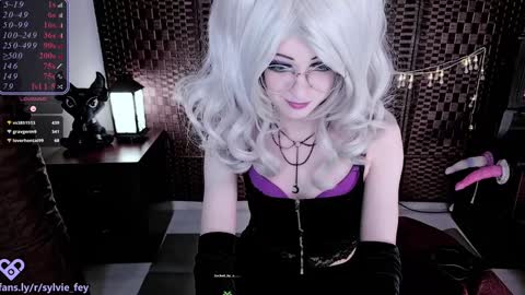 Sylvie online show from 01/12/25, 04:00