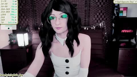 Sylvie online show from 01/25/25, 11:32