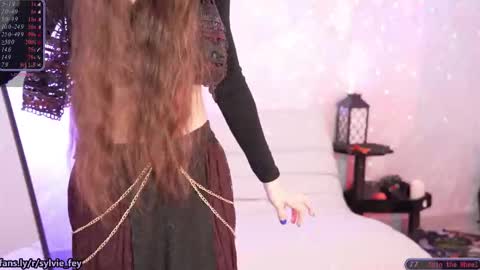 Sylvie online show from 09/24/25, 10:46