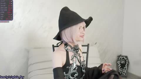 Sylvie online show from 10/03/25, 09:12