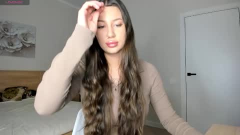 Snapshot of synop_sis chatting on 09/11/25, 08:47 Mila online show from 09/11/25, 08:47