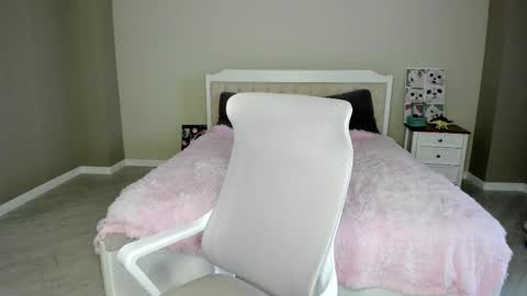 Snapshot of synop_sis chatting on 11/07/25, 08:47 Mila online show from 11/07/25, 08:47