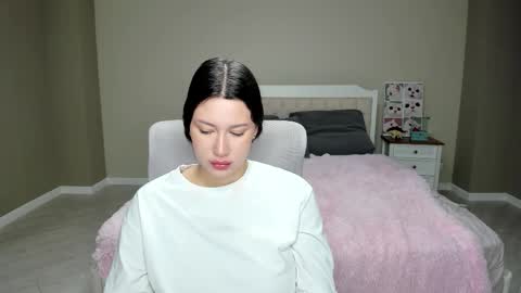 Snapshot of synop_sis chatting on 11/12/25, 12:55 Mila online show from 11/12/25, 12:55