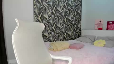 Snapshot of synop_sis chatting on 12/04/25, 01:48 Mila online show from 12/04/25, 01:48