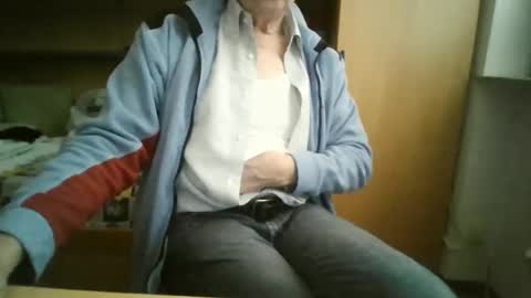 Snapshot of t5519t chatting on 10/03/25, 12:35 t5519t online show from 10/03/25, 12:35