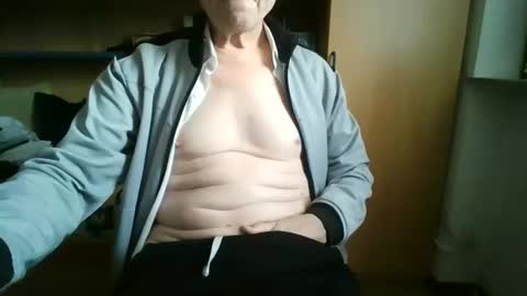 Snapshot of t5519t chatting on 10/23/25, 03:44 t5519t online show from 10/23/25, 03:44