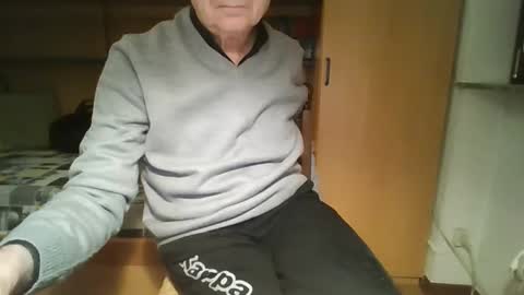 Snapshot of t5519t chatting on 10/26/25, 06:47 t5519t online show from 10/26/25, 06:47