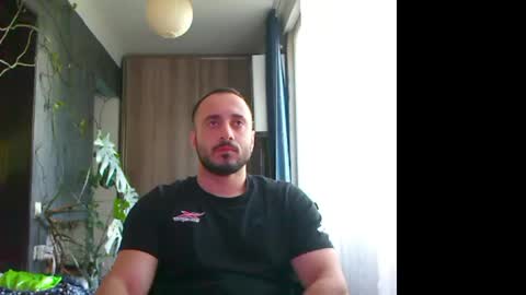 Snapshot of t_huracane chatting on 04/25/26, 03:42 Huracane online show from 04/25/26, 03:42
