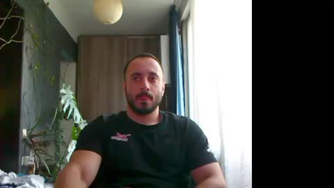 Snapshot of t_huracane chatting on 04/27/26, 03:43 Huracane online show from 04/27/26, 03:43