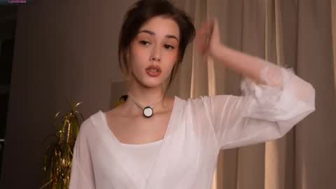 Snapshot of t_tragedienne chatting on 12/16/25, 03:33 Heeey im Helena3 -- fav555100333 -- pvts only premium and after my public show 3 online show from 12/16/25, 03:33