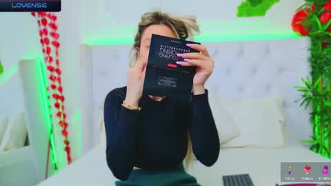 Snapshot of taahiraarabian chatting on 02/19/25, 01:50 Arianna online show from 02/19/25, 01:50